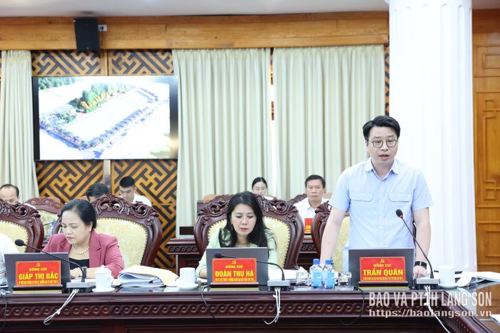 Đồng chí Trần Quân, Ủy viên dự khuyết Trung ương Đảng, Phó Bí thư Thường trực Tỉnh ủy phát biểu tại hội nghị