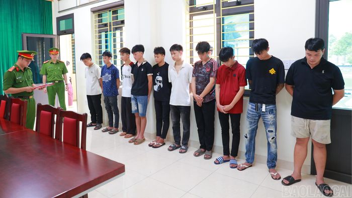 Cơ quan Cảnh sát điều tra Công an tỉnh Lào Cai công bố quyết định khởi tố 10 bị can.
