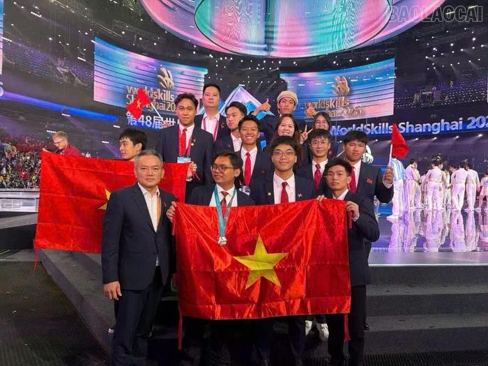 Các thí sinh Việt Nam tham dự kỳ thi.