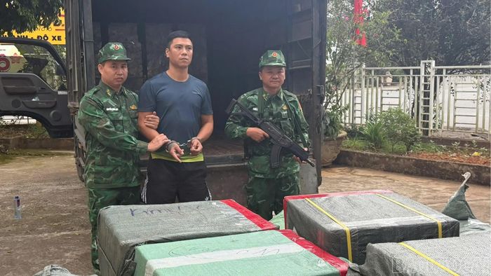 Đối tượng Trần Quang Khải cùng tang vật và phương tiện bị tạm giữ.