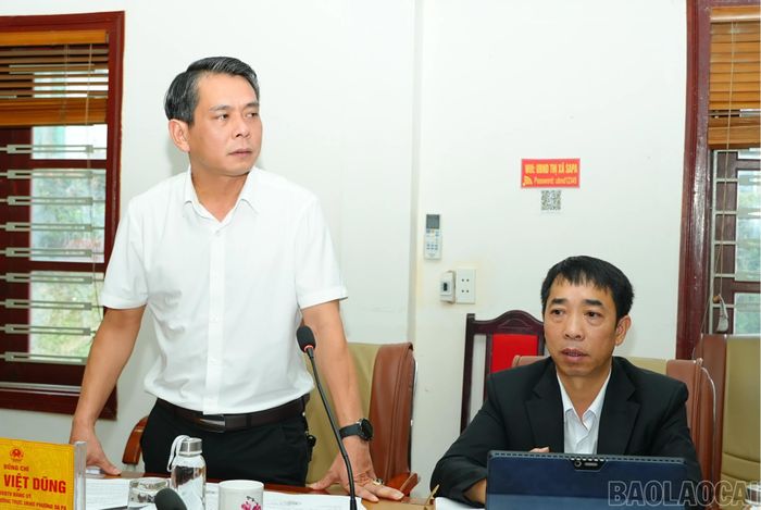 Lãnh đạo phường Sa Pa báo cáo công tác sắp xếp và tình hình vận hành các cơ sở giáo dục trên địa bàn.