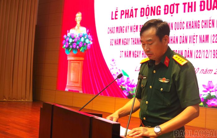 Đại tá Hoàng Văn Toàn - Phó Chính ủy Bộ Chỉ huy Quân sự tỉnh, Phó Chủ tịch Hội đồng Thi đua - Khen thưởng Bộ Chỉ huy Quân sự tỉnh phát biểu tại lễ phát động.
