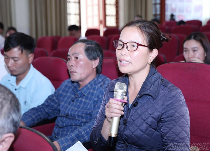 Đại diện các hộ dân phát biểu tại buổi đối thoại.