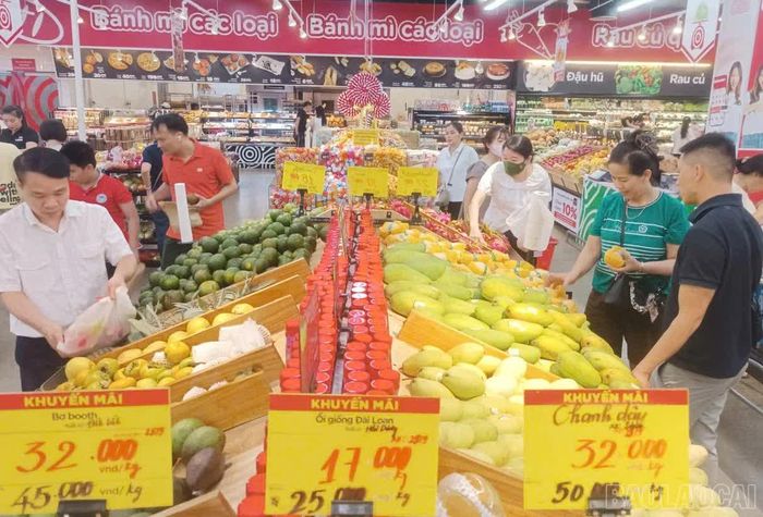 Hoạt động thương mại, dịch vụ diễn ra sôi động, đóng góp lớn nhất vào tăng trưởng kinh tế 9 tháng.
