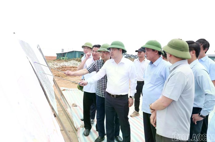 Chủ tịch UBND tỉnh Lào Cai Nguyễn Tuấn Anh kiểm tra thực địa, chỉ đạo tháo gỡ khó khăn, thúc đẩy tiến độ các công trình, dự án trên địa bàn.