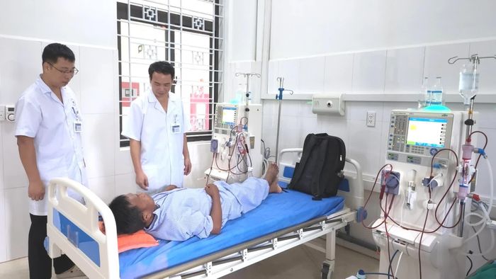 Người bệnh được lọc máu, chạy thận ngay tại địa phương.