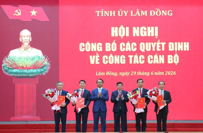 Tại Hội nghị công bố các quyết định về công tác cán bộ ngày 29/6/2026, đồng chí Y Thanh Hà Niê Kđăm, Ủy viên Ban Chấp hành Trung ương Đảng, Bí thư Tỉnh ủy, Trưởng Đoàn ĐBQH tỉnh yêu cầu lấy sự hài lòng của người dân, doanh nghiệp làm thước đo năng lực, uy tín và trách nhiệm của cán bộ
