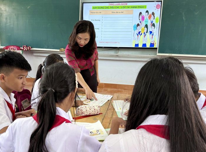 Học sinh thảo luận về xây dựng lớp học hạnh phúc Tại Trường TH&THCS Gia Viễn (xã Cát Tiên 3).