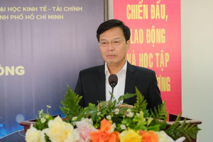 Tỉnh ủy viên, Phó Chủ tịch UBND tỉnh Lâm Đồng Đinh Văn Tuấn phát biểu khai mạc hội thảo