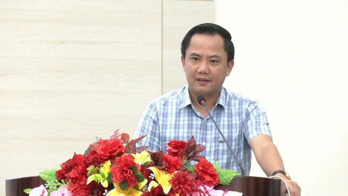 Ông Trần Thọ Quang, PGS, TS, Vụ trưởng, Trưởng cơ quan Thường trực miền Trung - Tây Nguyên, Tạp chí Cộng sản báo cáo về công tác quản lý, bảo vệ chủ quyền, an ninh biên giới quốc gia