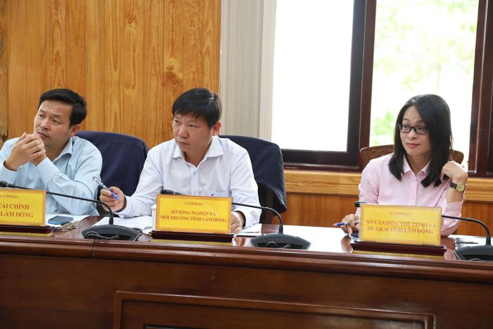 Đại diện các sở, ban, ngành, đơn vị tham dự