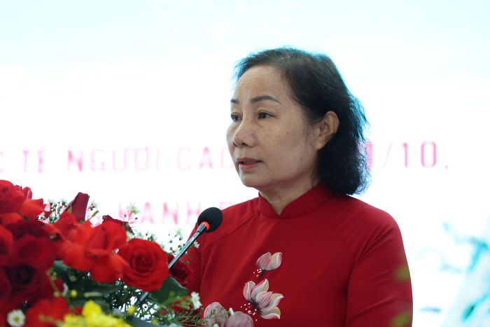 Chủ tịch Hội Người cao tuổi Lâm Đồng Nguyễn Thị Phúc ôn lại truyền thống Ngày Quốc tế Người cao tuổi