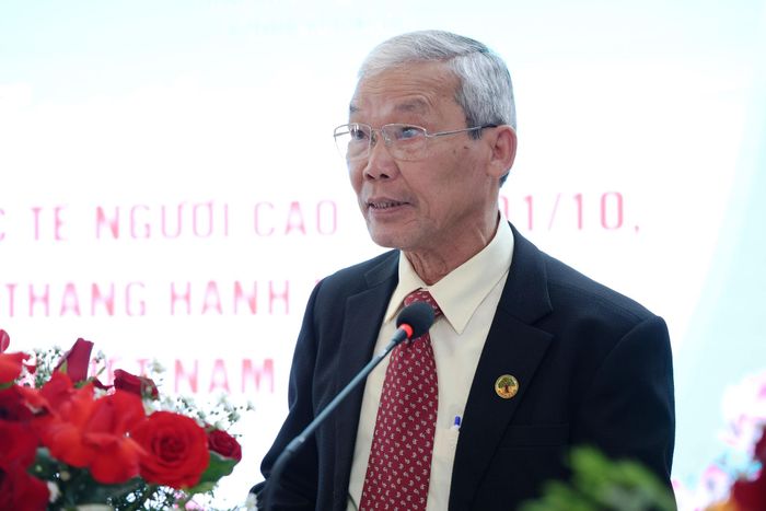 Đại diện Hội Người cao tuổi phường Lang Biang - Đà Lạt hưởng ứng Tháng hành động vì người cao tuổi