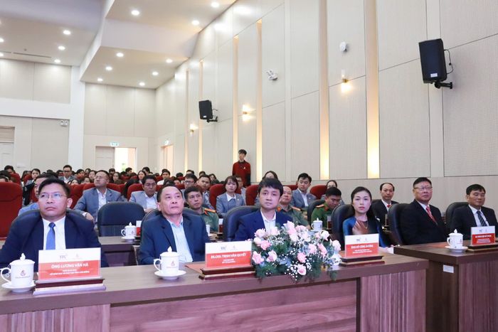 Các đại biểu tham dự lễ khai giảng