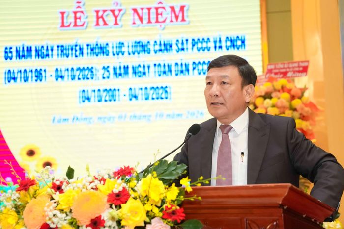Phó Bí thư Tỉnh ủy Lâm Đồng Bùi Thắng yêu cầu lực lượng Cảnh sát PCCC & CNCH phải chuyển mạnh từ tư duy "chữa cháy" sang chủ động phòng ngừa ngay từ cơ sở