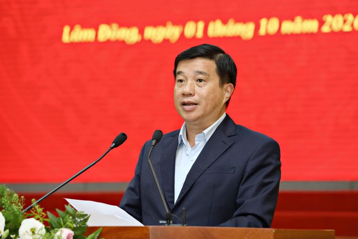 Đồng chí Y Thanh Hà Niê Kđăm, Ủy viên Ban Chấp hành Trung ương Đảng, Bí thư Tỉnh ủy, Trưởng Đoàn ĐBQH tỉnh Lâm Đồng phát biểu bế mạc hội nghị