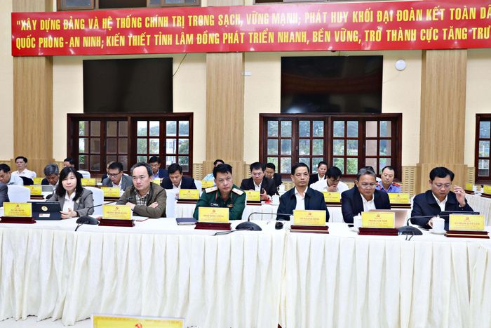 Các đồng chí Ủy viên Ban Thường vụ Tỉnh ủy tham dự hội nghị