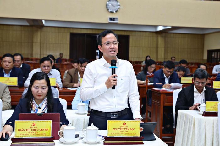 Tỉnh ủy viên, Bí thư Đảng ủy phường Xuân Hương - Đà Lạt Nguyễn Văn Lộc phát biểu tại hội nghị