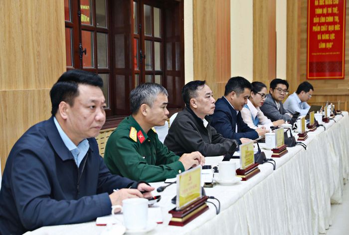 Lãnh đạo các sở, ngành, đơn vị tham dự hội nghị