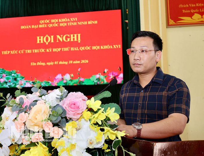 Cử tri xã Yên Đồng nêu ý kiến tại hội nghị. Ảnh: Ngọc Ánh