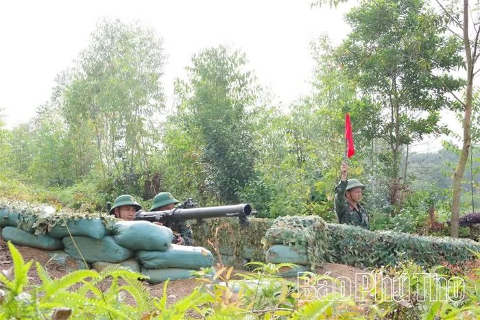 Khẩu đội DKZ thực hành bắn đạn thật.