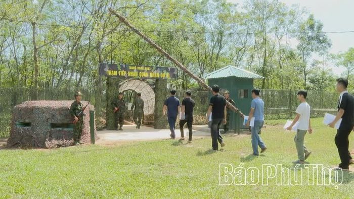 Toàn cảnh lễ bàn giao, tiếp nhận quân nhân dự bị.