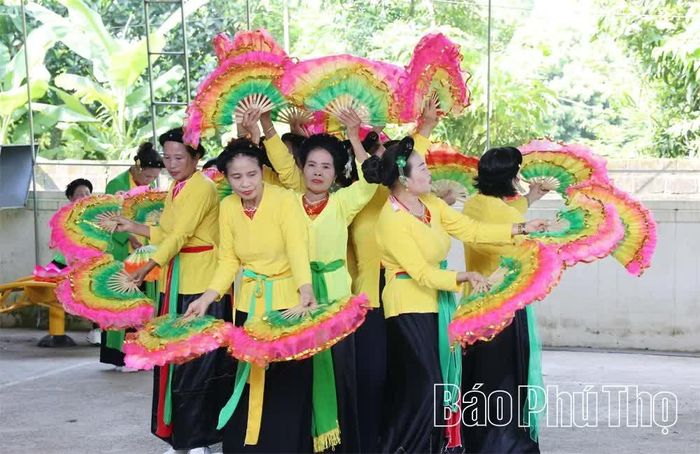 Các hội viên tích cực luyện tập chuẩn bị tham gia Liên hoan Tiếng hát dân ca người cao tuổi.