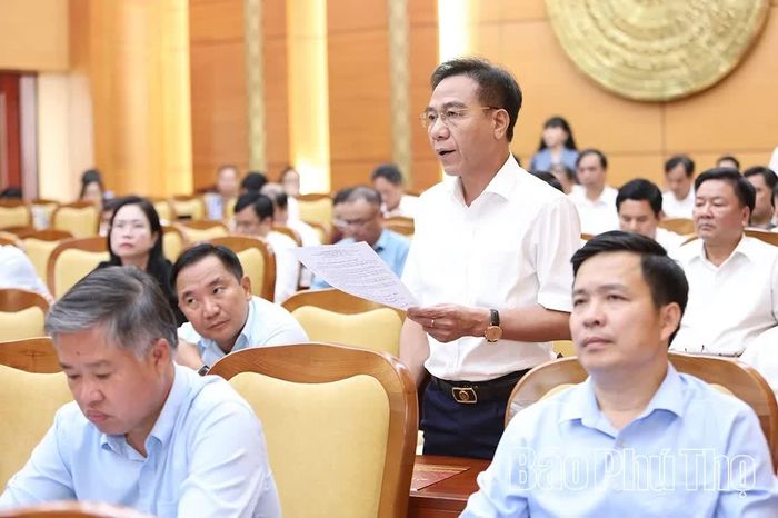 Lãnh đạo Sở Y tế giải trình một số nội dung liên quan đến công tác chăm sóc và khám sức khỏe toàn dân.