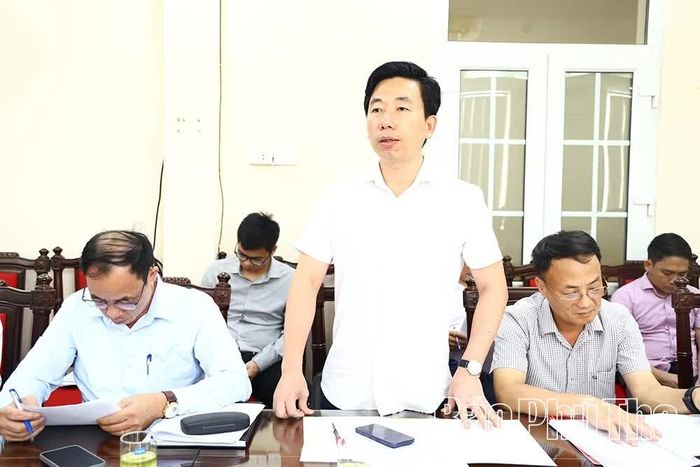 Lãnh đạo xã Tam Đảo báo cáo tại hội nghị.