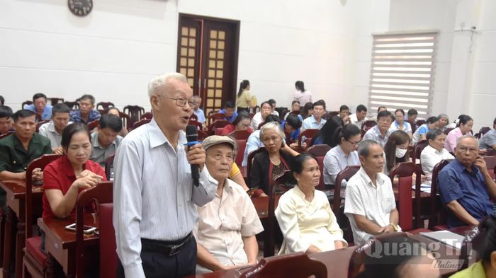 Cử tri phường Nam Đông Hà nêu ý kiến tại hội nghị - Ảnh: Đ.V