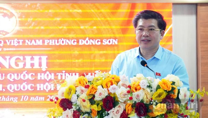 Đồng chí Trần Vũ Khiêm, Phó Bí thư Thường trực Tỉnh ủy, Trưởng đoàn ĐBQH tỉnh phát biểu tiếp thu, định hướng giải quyết các kiến nghị của cử tri - Ảnh: N.M