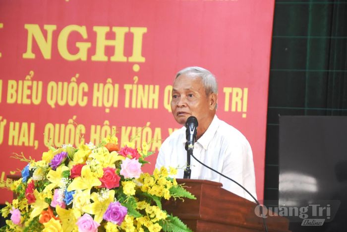 Cử tri xã Nam Hải Lăng nêu ý kiến tại hội nghị - Ảnh: Đ.V