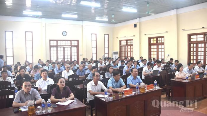 Các đại biểu và cử tri xã Nam Hải Lăng tham dự hội nghị - Ảnh: Đ.V