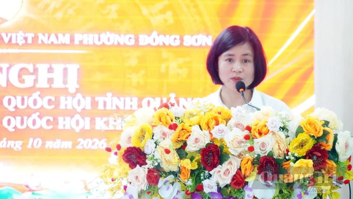 Đại diện lãnh đạo các sở, ngành làm rõ các kiến nghị của cử tri - Ảnh: N.M