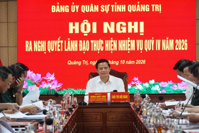 Đồng chí Vương Quốc Tuấn, Bí thư Tỉnh ủy, Bí thư Đảng ủy Quân sự tỉnh chủ trì hội nghị - Ảnh: X.P