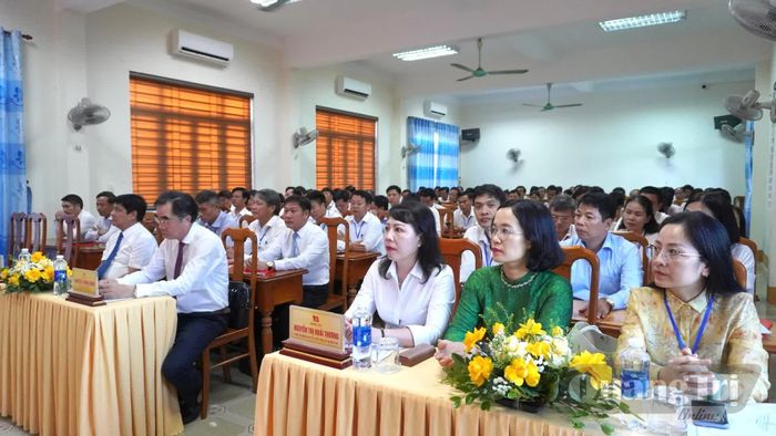 Các đại biểu tham dự lễ bế giảng - Ảnh: H.T