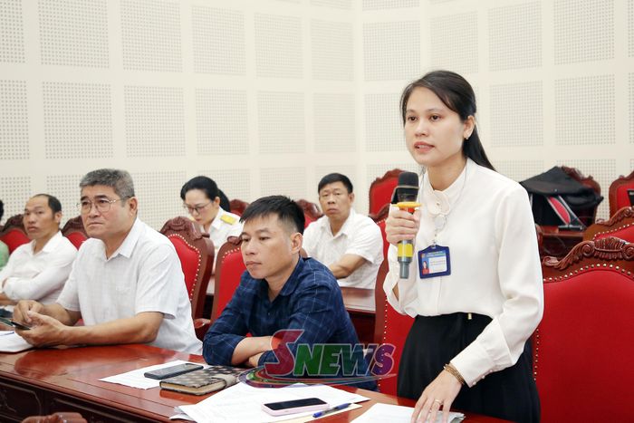 Cử tri phường Mộc Châu kiến nghị tại hội nghị.