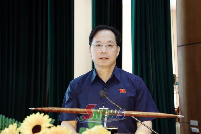 Đồng chí Hoàng Văn Nghiệm, Ủy viên Ban Chấp hành Trung ương Đảng, Bí thư Tỉnh ủy, Trưởng Đoàn đại biểu Quốc hội tỉnh phát biểu tại hội nghị.
