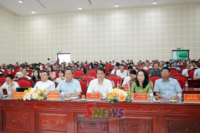 Các đại biểu dự hội nghị.