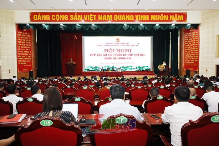 Đoàn đại biểu Quốc hội tỉnh Sơn La tiếp xúc cử tri trước Kỳ họp thứ hai, Quốc hội khóa XVI.