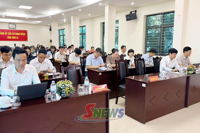 Đại biểu dự hội nghị.