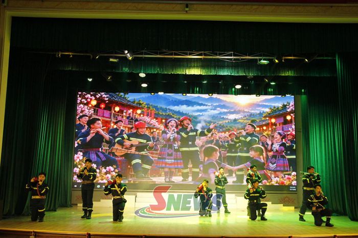 Tiết mục "Chúng tôi là lính cứu hỏa" của đoàn nghệ thuật quần chúng thuộc Đội chữa cháy và cứu nạn cứu hộ khu vực 1.