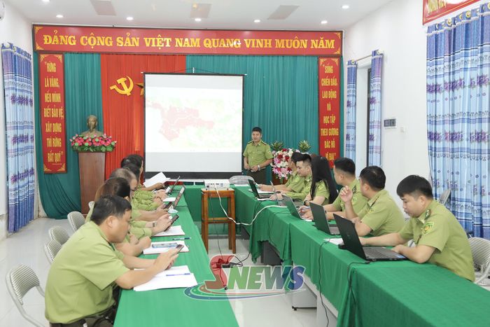 Hạt Kiểm lâm khu vực VII triển khai công tác bảo vệ rừng.