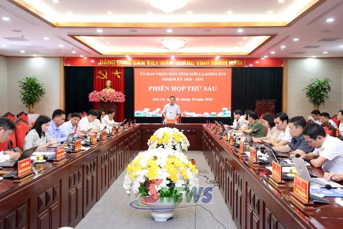 Phiên họp thứ sáu UBND tỉnh khóa XVI.