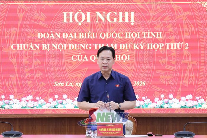 Đồng chí Hoàng Văn Nghiệm phát biểu tại cuộc họp.