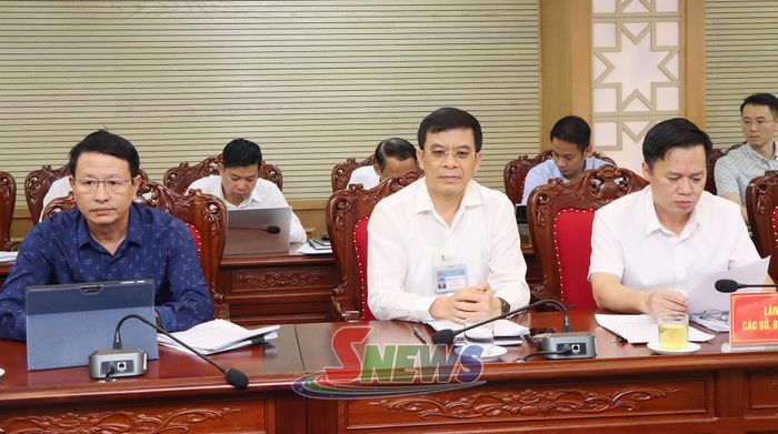 Các đại biểu dự phiên họp.