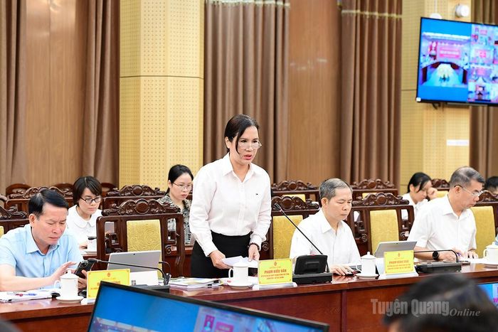 Lãnh đạo Sở Tài chính trình bày Báo cáo kết quả phát triển kinh tế - xã hội, quốc phòng, an ninh tháng 9.