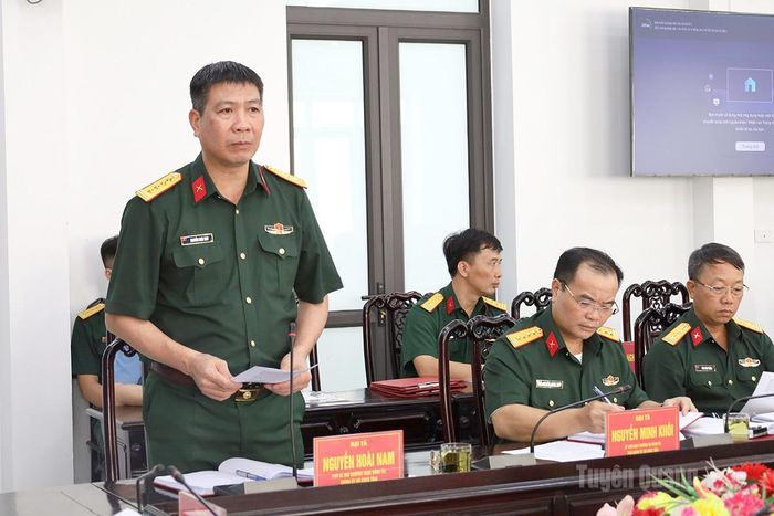 Đại tá Nguyễn Hoài Nam, Chính ủy Bộ CHQS tỉnh phát biểu tại hội nghị.