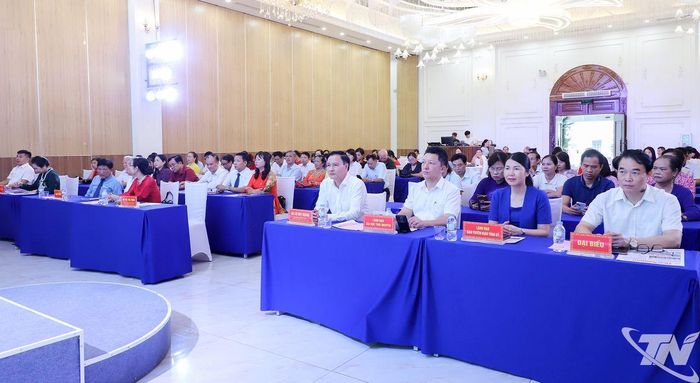 Các đại biểu dự chương trình.