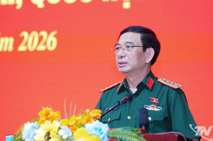 Đại tướng Phan Văn Giang phát biểu tại buổi tiếp xúc cử tri các xã phía Bắc Thái Nguyên.